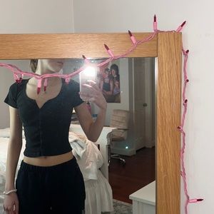 BRANDY💗MELVILLE ZELLY BLACK BUTTON DOWN TOP